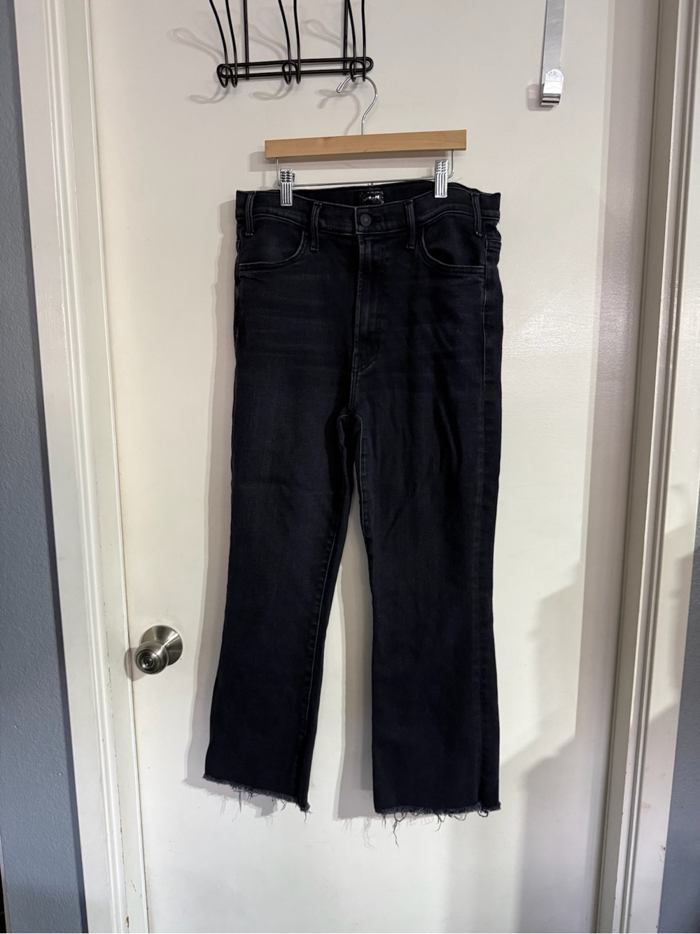 EUC Women’s Mother Jeans The Hustler Ankle Fray Black Washed Jeans Size 31